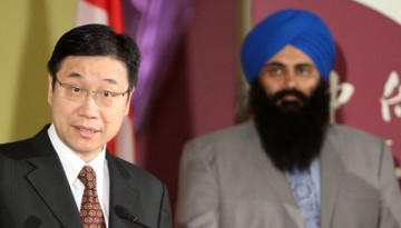 Dr. Kendall Ho (left), Director of the eHealth Strategy Office, and the Honourable Tim Uppal, Minister of State (Democratic Reform), at the Aug. 13 announcement in Vancouver.