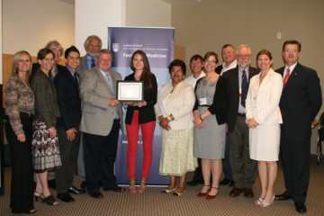 Joslyn Quick (centre) receiving the Ronnie Miller Scholarship in Personalized Medicine at the opening of the Personalized Medicine and Individualized Drug Delivery conference at UBC.