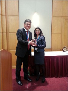 (l-r) Dr. Peter von Dadelszen receives the 2014 APOG award.