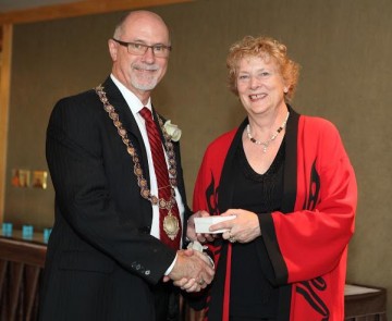 Dr. Dorothy Shaw receiving the Doctors of BC Silver Medal of Service