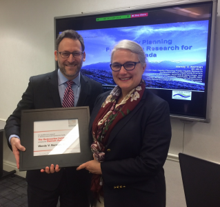 L-R: Lawrence Finer, Director of Domestic Research at the Guttmacher Institute, and Wendy Norman, at the award ceremony in New York.