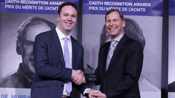 Dr. Nick Bansback receives the Maurice McGregor Award for his leadership in health economics and decision theory from Dr. Brian O’Rourke, President and CEO of CADTH