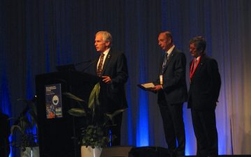 Dr. Larry Goldenberg making his award speech at the 36th Congress of Société Internationale d’Urologi