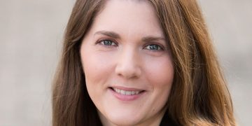 Lindsay Hedden receives the CIHR-IHSPR Rising Star Award