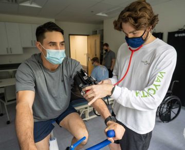 MPT-N students in a clinical setting